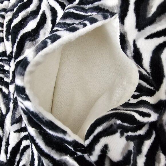 💥Charter Club Zebra Animal Print Zip Up Quilted Black And Gray Vest - Picture 5 of 7